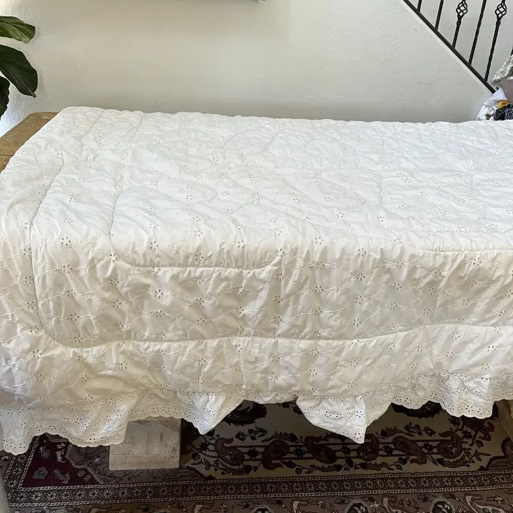 Vtg Sears Full Comforter White Eyelet Quilt Floral Embroidery Scallop Lace